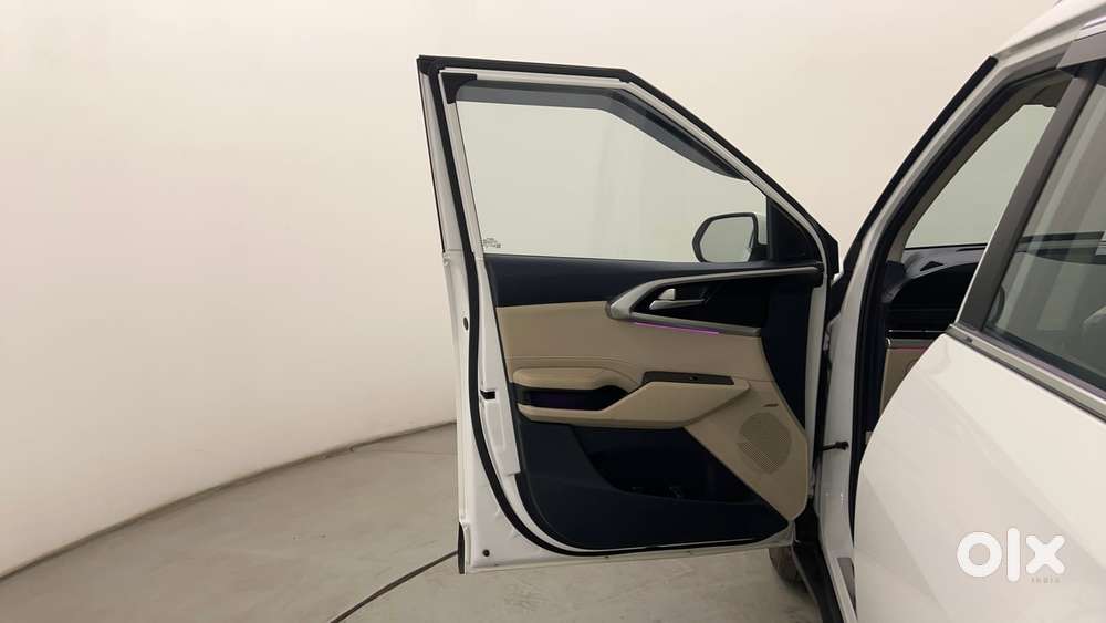 Kia Carens 1.4 Luxury Plus 6 Str, 2023, Petrol