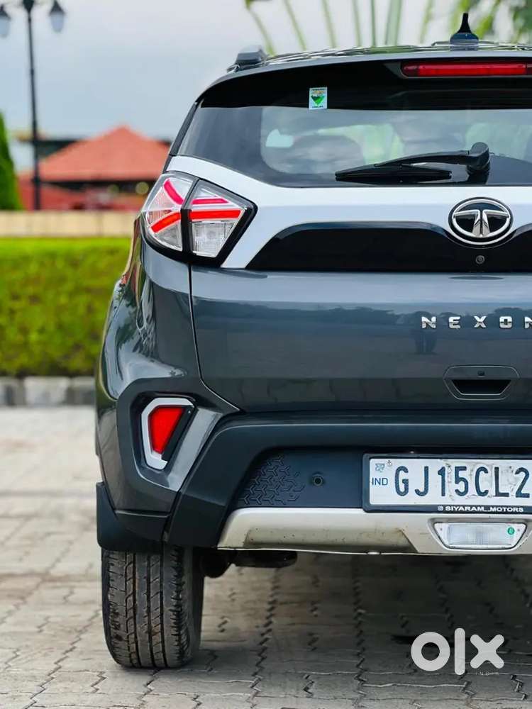 Tata Nexon Topmodel  Xza+sunroof