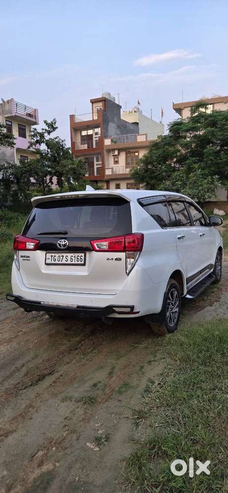 Toyota Innova Crysta [2020-ongoing] 2.4 Gx 8 Str, 2025, Diesel