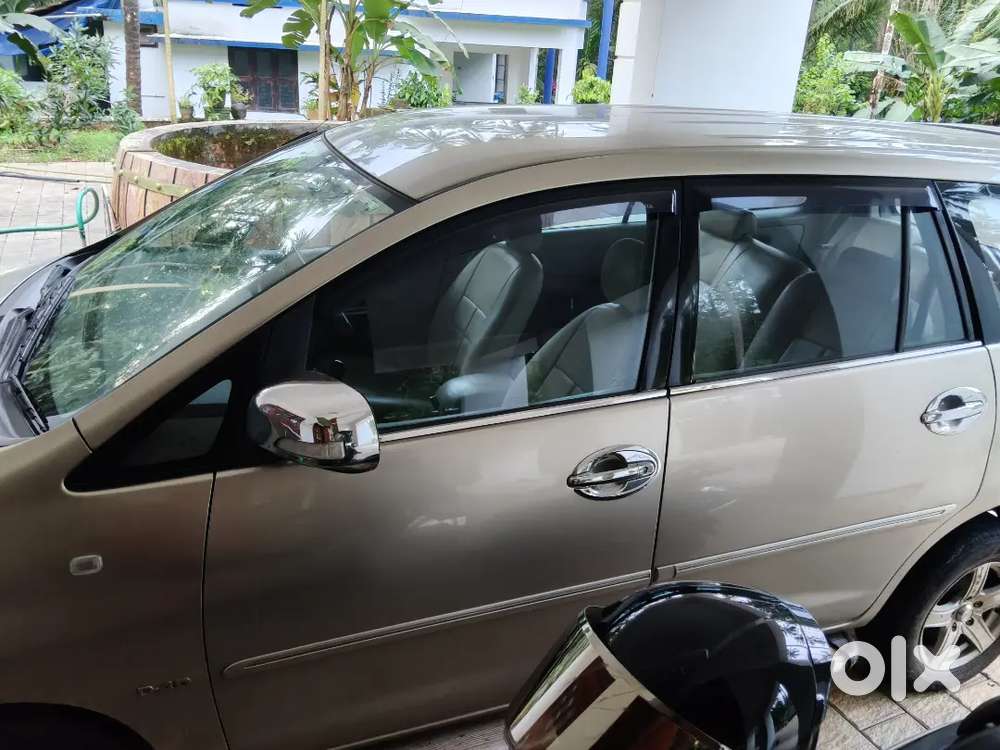 Toyota Innova Hycross 2010