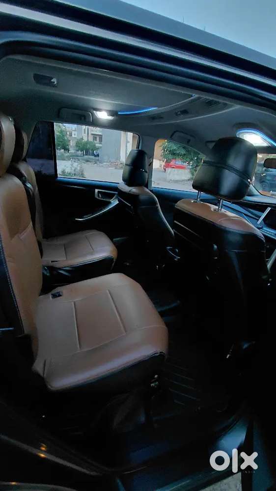 Innova Crysta 2.4v 2019