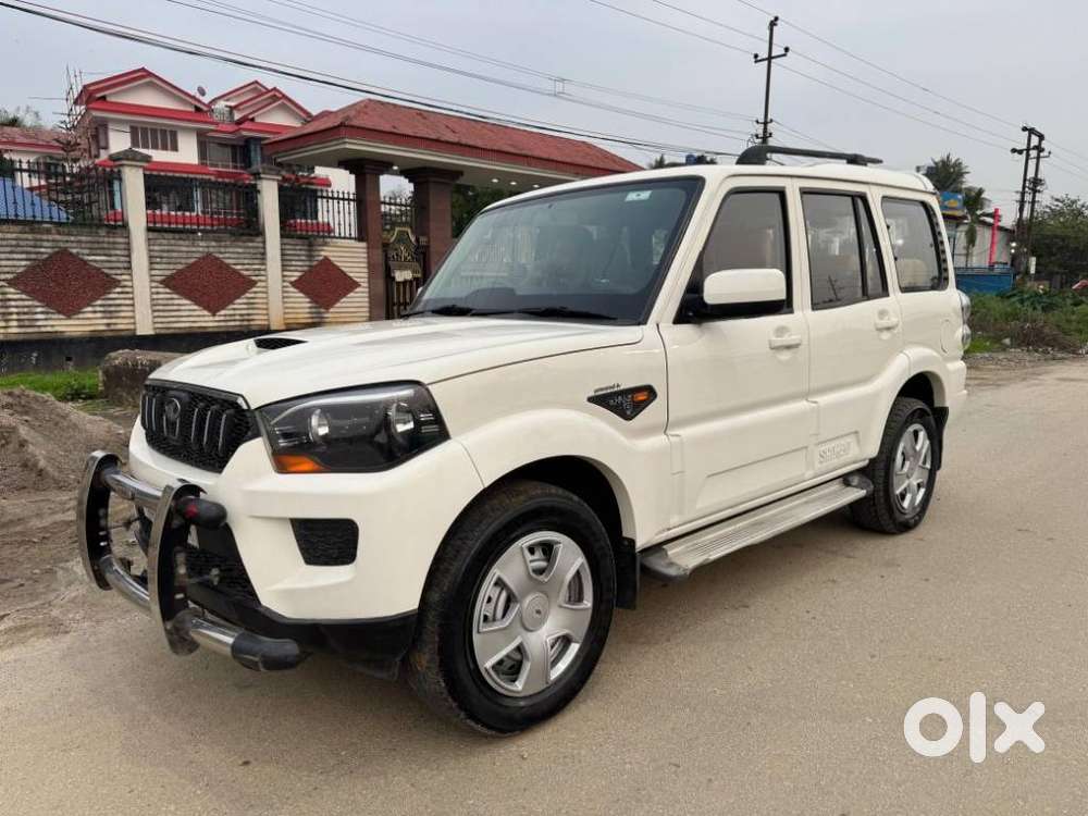 Mahindra Scorpio S4, 2015