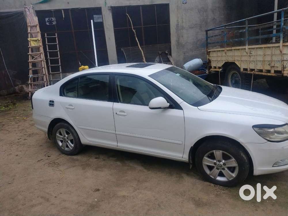 Skoda Laura Petrol 2010
