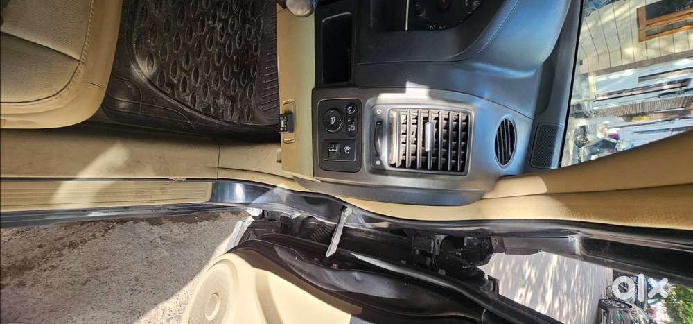 Sunroof, Fully Automatic And Manual Transmission,  Complete Luxury Suv
