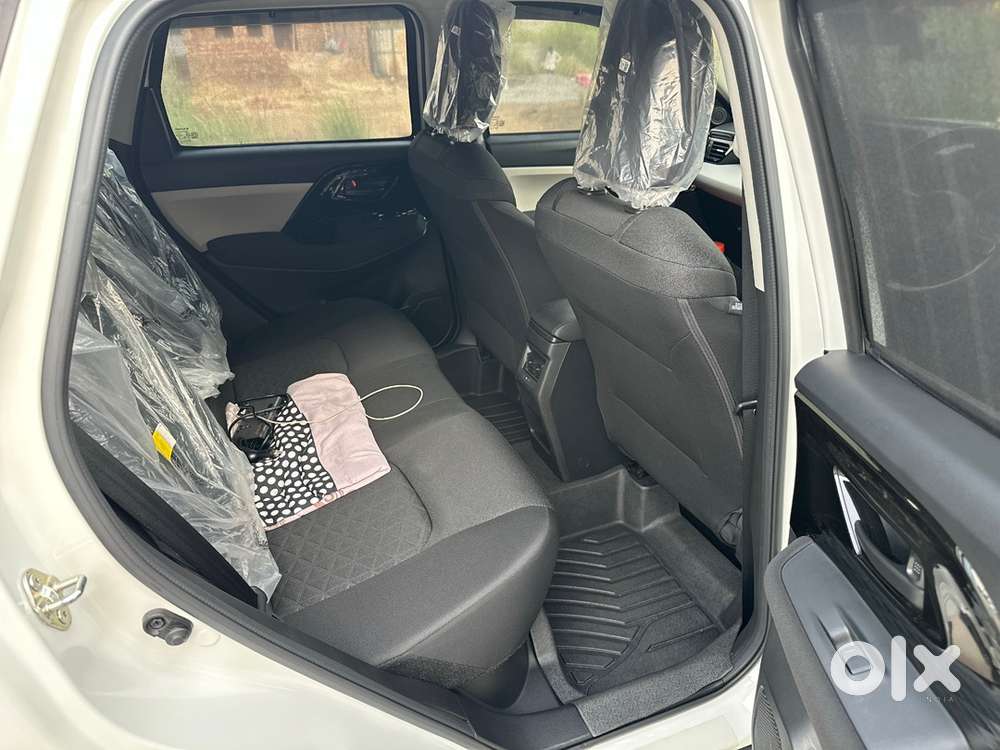 Maruti Suzuki Victoris Lxi Cng 2025