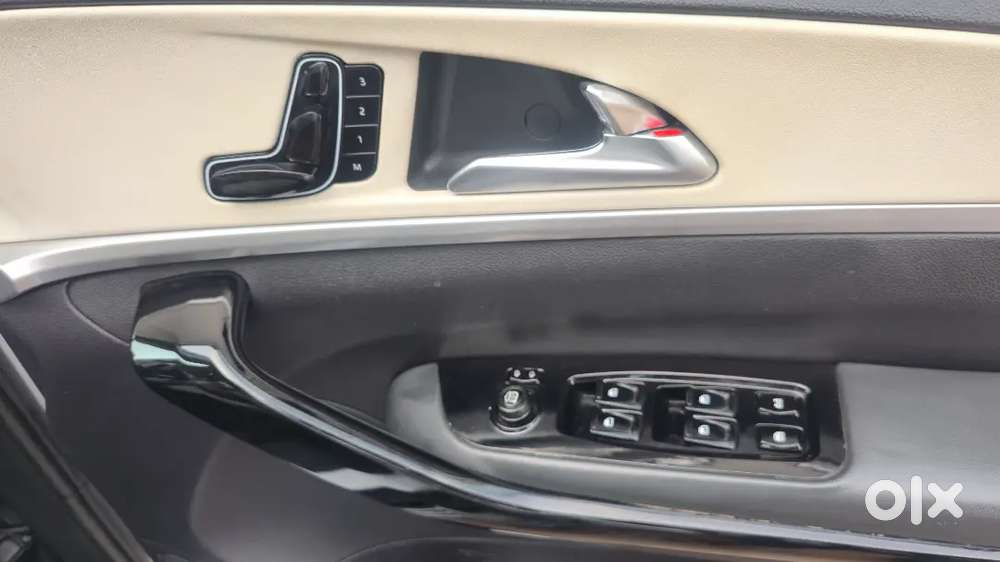Mahindra Xuv700 Ax7l Auto 2.0 Petrol 2022