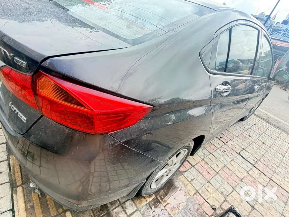 Honda City 1.5 Vx 2015 First Owner Sunroof Push Button Start.