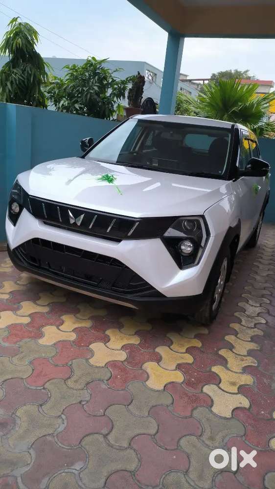 Mahindra Xuv 3xo 2025 Petrol 14085 Km Driven