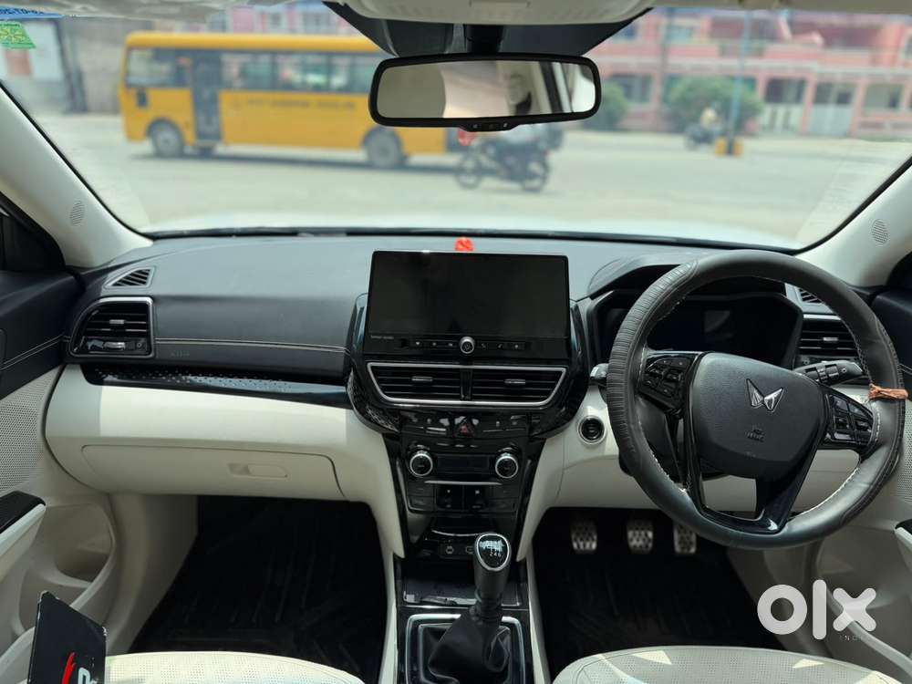 Mahindra Xuv 3xo Ax7l Petrol Mt, 2024, Petrol