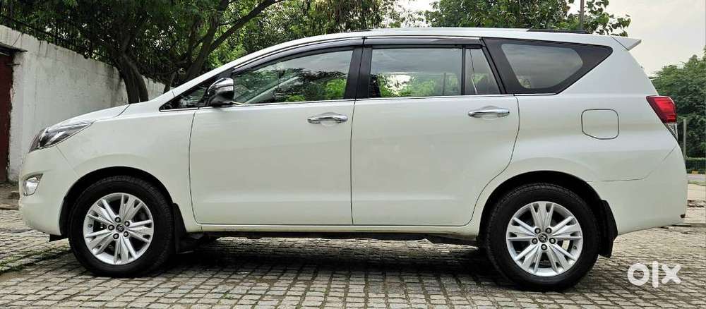 Toyota Innova Crysta 2.8z Automatic, 2016, Diesel
