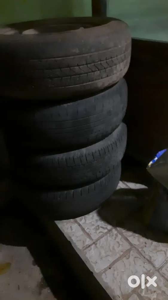 Toyota innova tyres good condition 3 tyres including its original 3rim