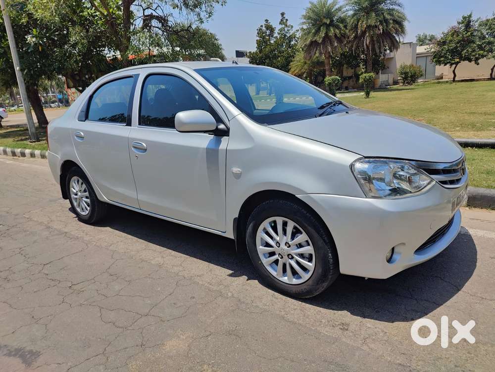 Toyota Etios V, 2011, Petrol