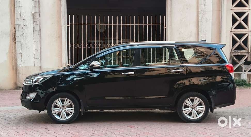 Toyota Innova Crysta 2.8z Automatic, 2016, Diesel