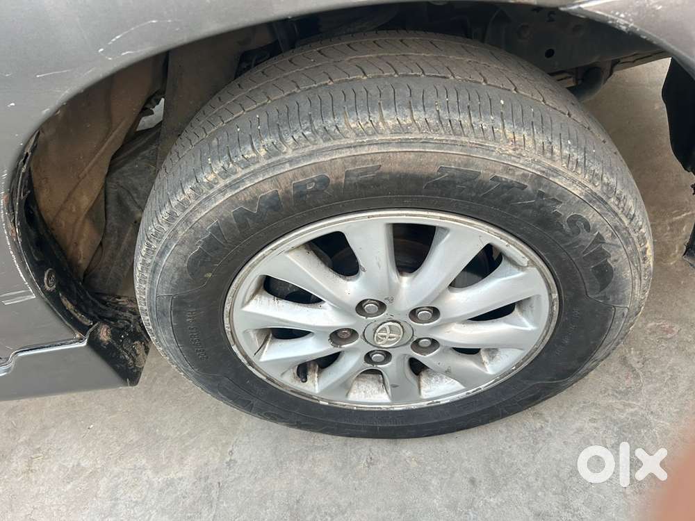 Toyota Innova 2012 Car