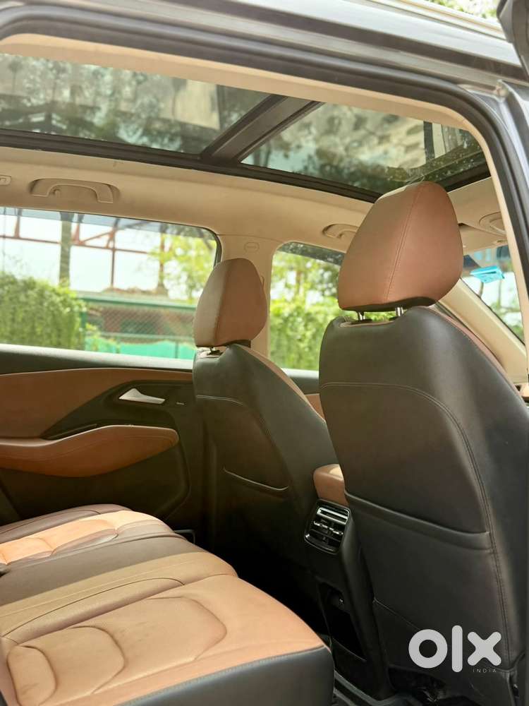 Mg Hector Plus Sharp Pro 1.5 Turbo Petrol Cvt 6 Str Dual Tone, 2023,..
