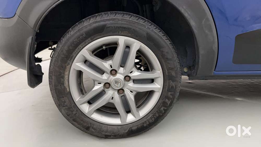 Renault Triber Rxz, 2022, Petrol