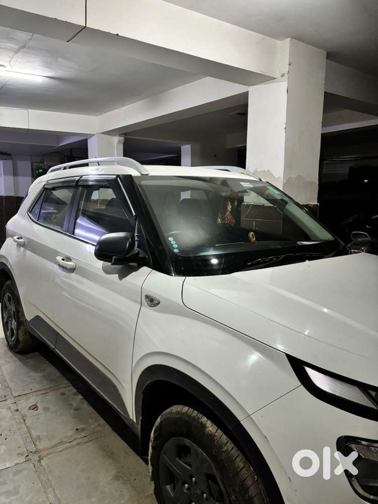 Hyundai Venue Petrol Manual 2024