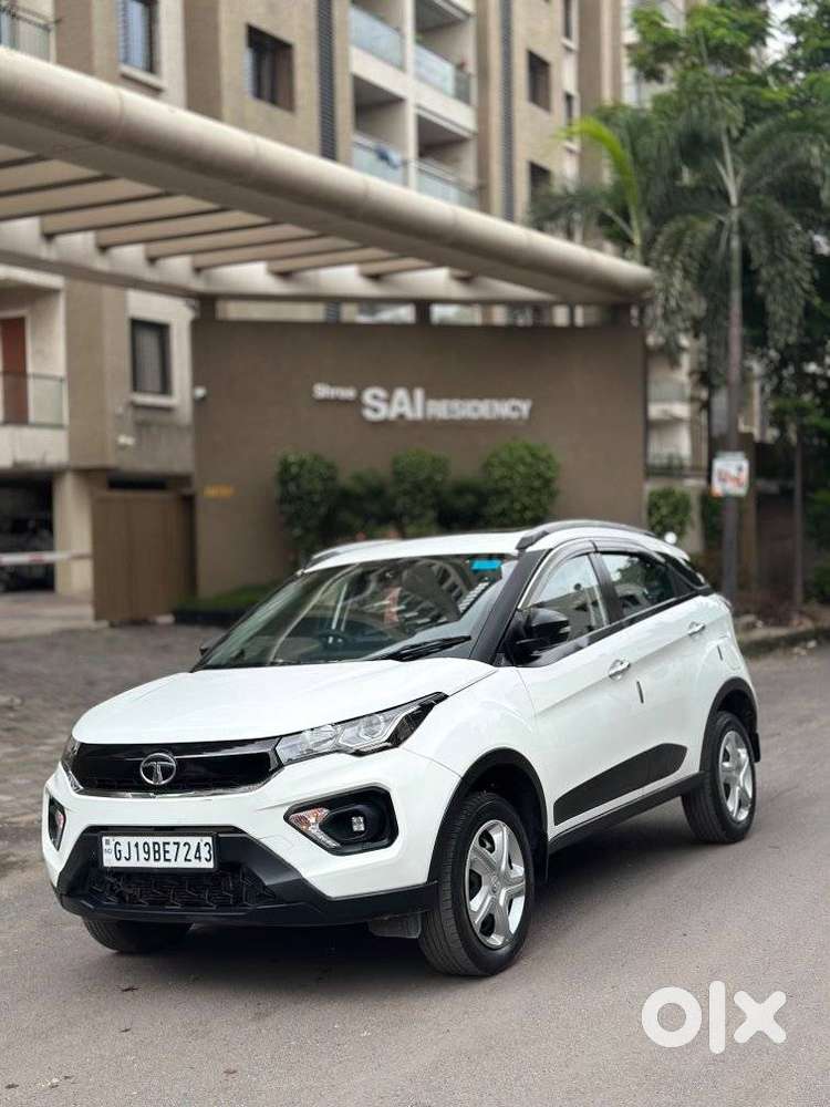 Tata Nexon, 2023, Petrol