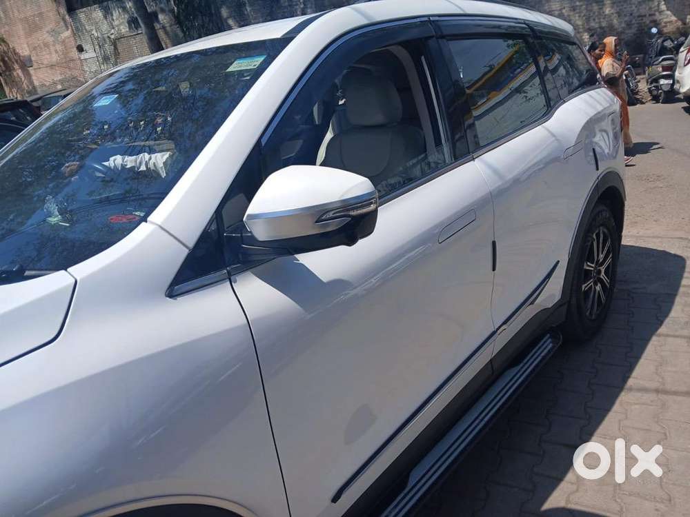 Mahindra Xuv700 2024 Diesel Automatic Top Model 21570 Km Driven