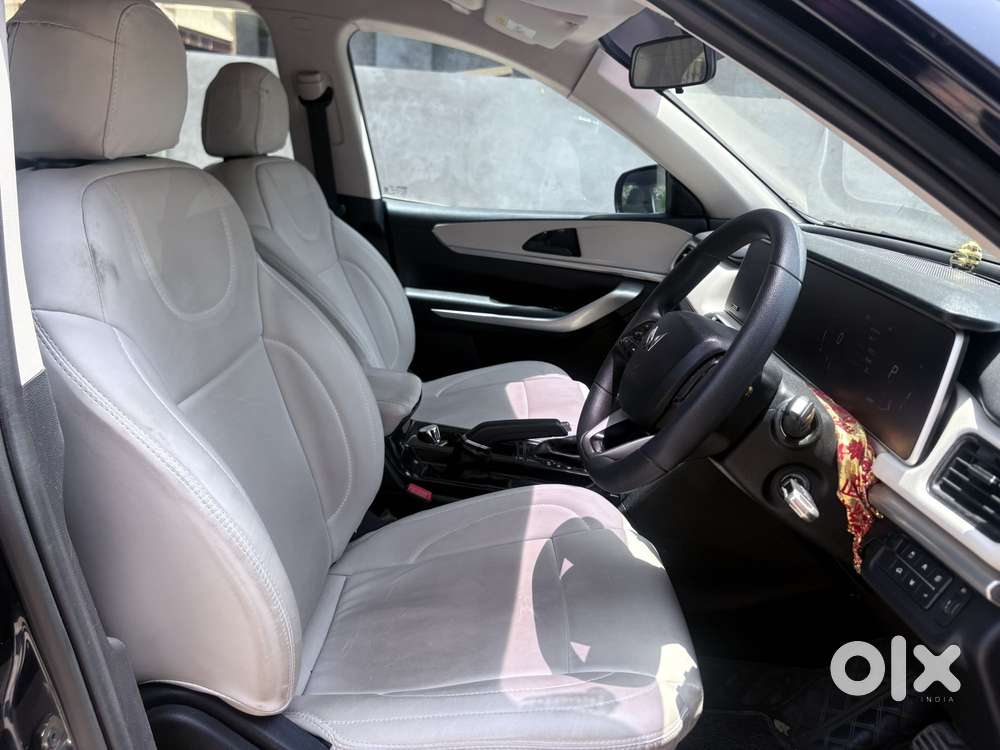 Mahindra Xuv700 2.2 Ax 3 Diesel At 5 Str, 2023, Diesel