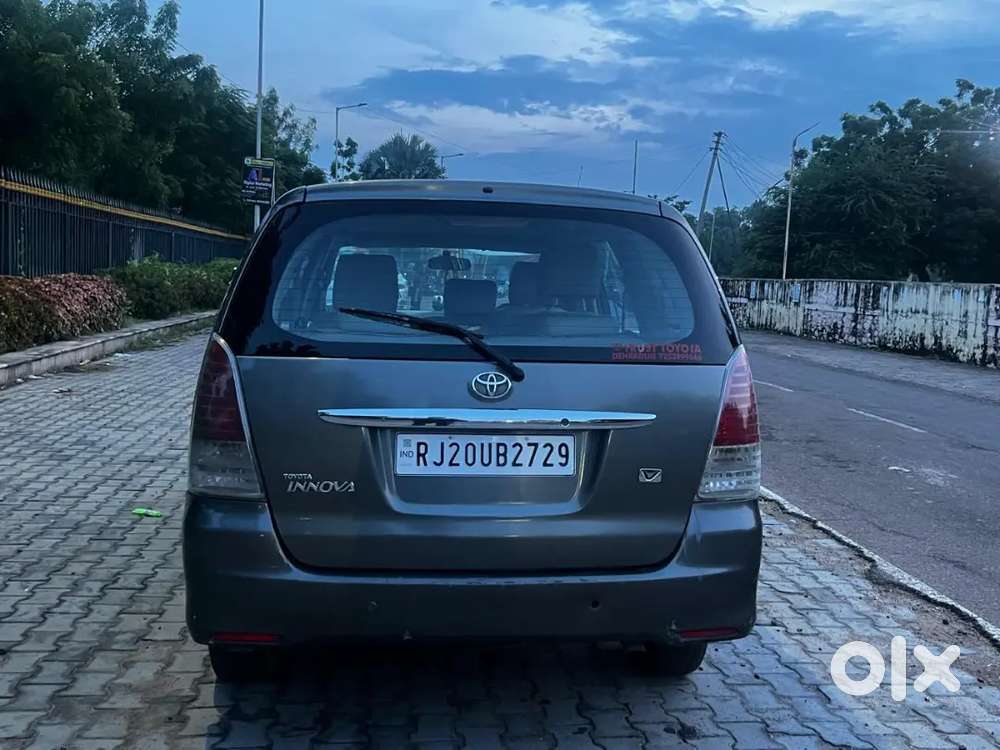 Toyota Innova 2011 Diesel 378000 Km Driven