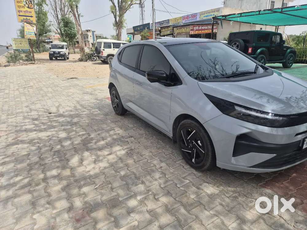 Tata Altroz 2025 Petrol Well Maintained Fully Loaded Automatic