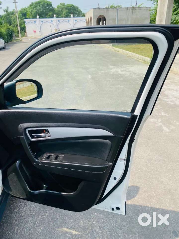 Maruti Suzuki Vitara Brezza 1.5 Zxi At, 2022, Petrol