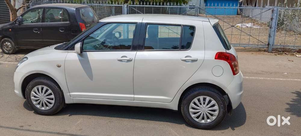Maruti Suzuki Swift Vxi 1.2 Abs Bs-iv, 2011, Petrol