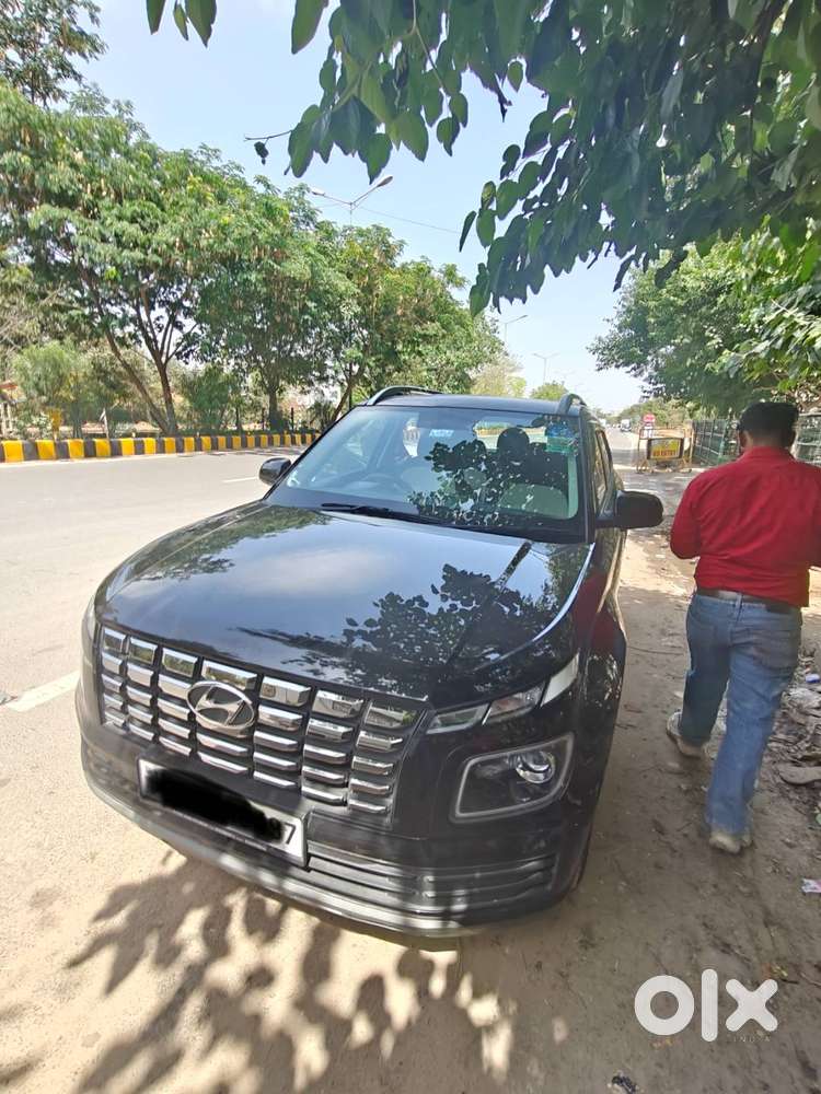 Hyundai Venue S Optional Petrol – Feb 2023  Excellent Condition