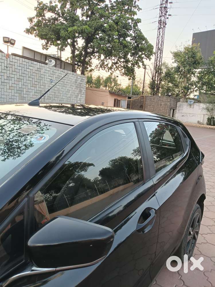 Tata Altroz 1.2 Xz Plus Dark Edition, 2021, Petrol