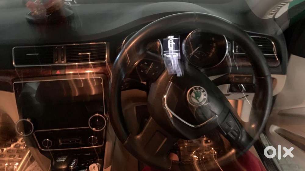 Automatic Petrol Sunroof With Diamond Music System Front And Back Cam