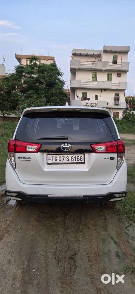 Toyota Innova Crysta [2020-ongoing] 2.4 Gx 8 Str, 2025, Diesel