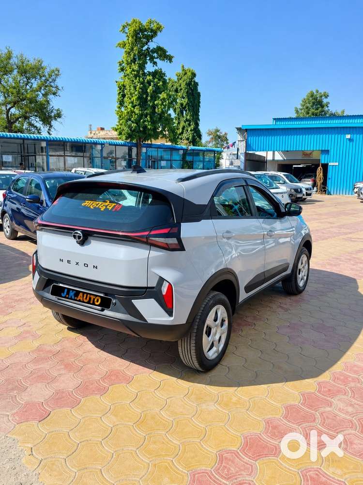 Tata Nexon, 2025, Petrol