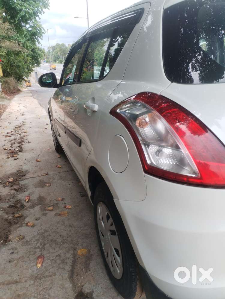 Maruti Suzuki Swift Vxi 1.2 Abs Bs-iv, 2016, Petrol