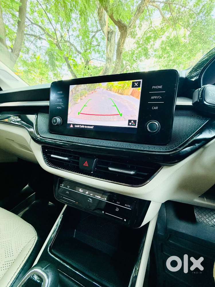 Skoda Slavia Ambition 1.0l Tsi At, 2023, Petrol