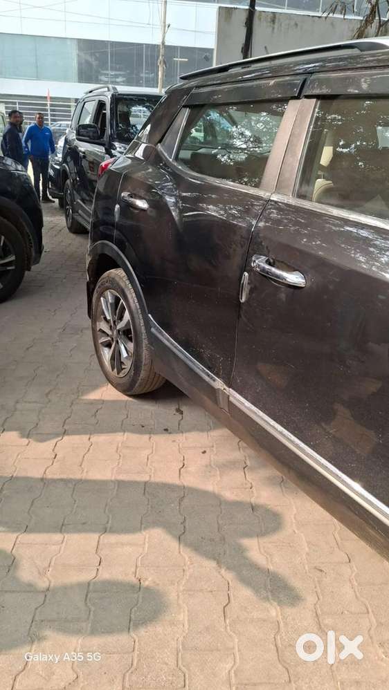 Mahindra Xuv300 2019 Petrol Well Maintained