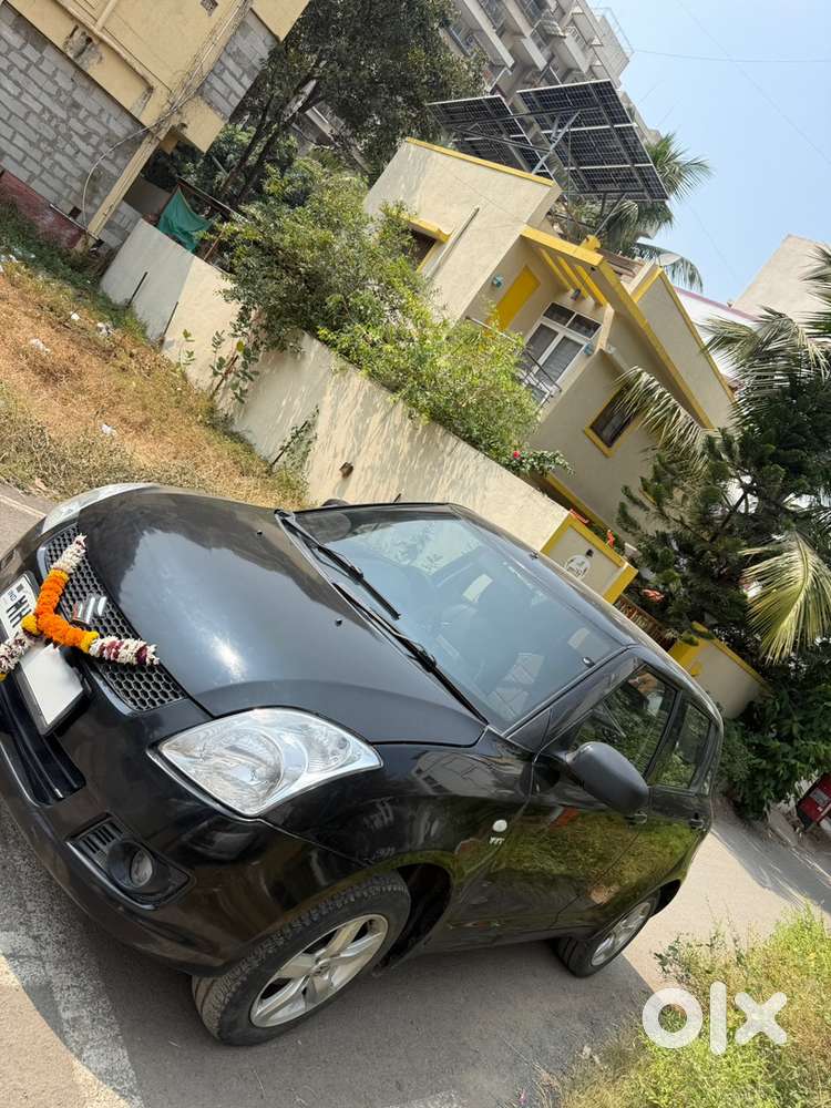 Maruti Suzuki Swift Black