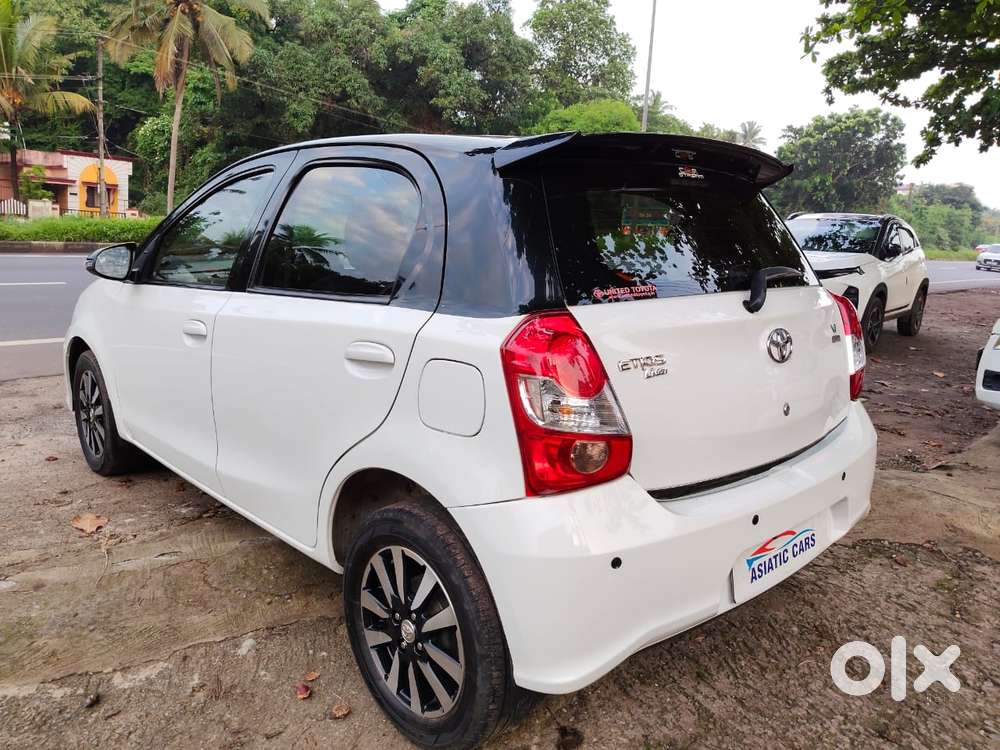 Toyota Etios Liva V Limited, 2016, Petrol