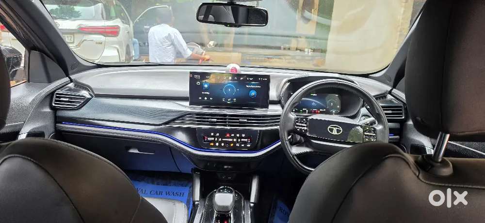 Tata Safari Dark Edition At 2025