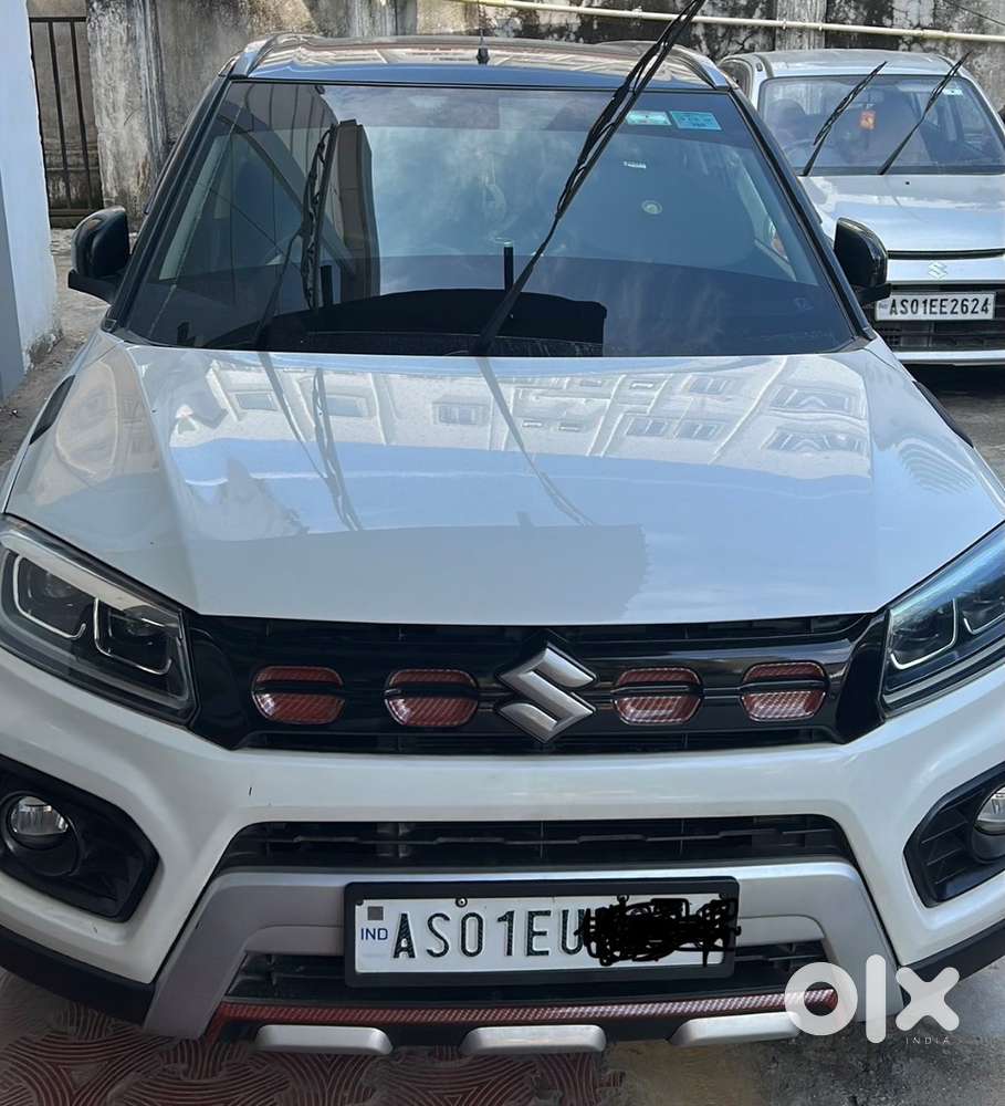 Maruti Brezza 2021-white/black(dual Tone)