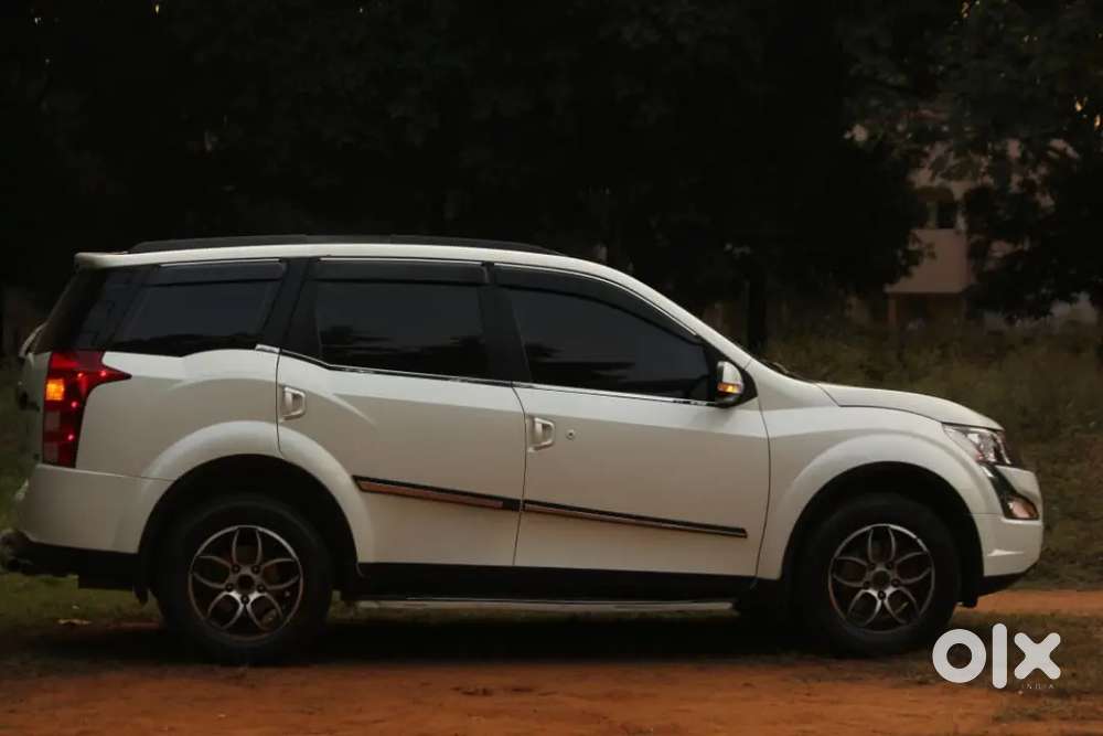 Mahindra Xuv500 2016 Diesel 122123 Km Driven