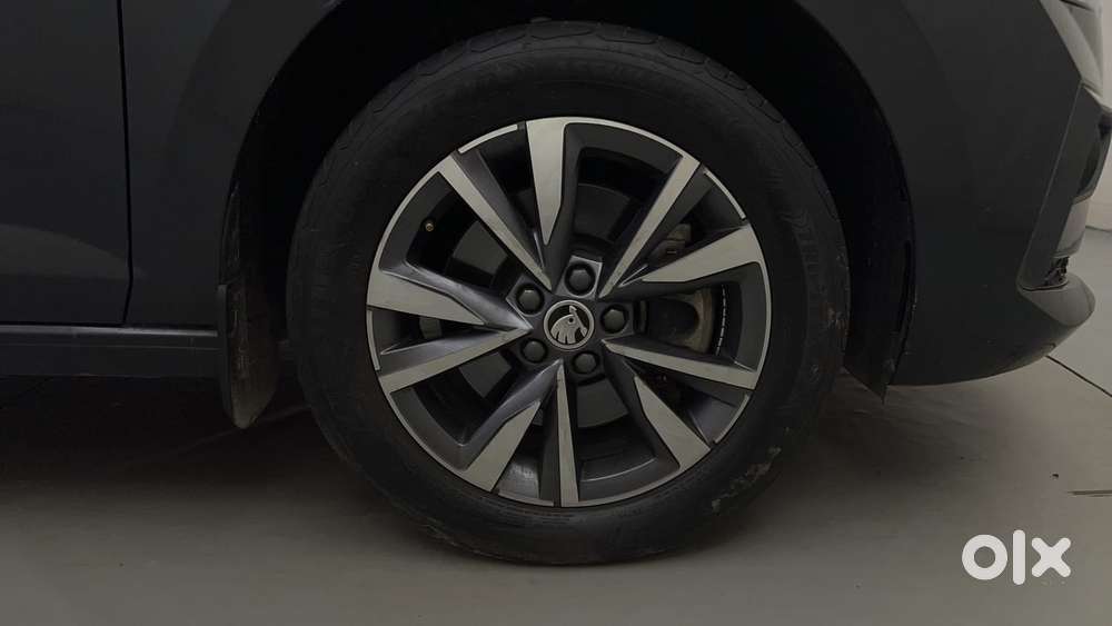 Skoda Slavia Style 1.0l Tsi Mt, 2023, Petrol