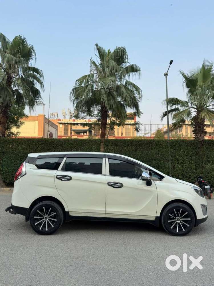 Mahindra Marazzo M6, 2021, Diesel