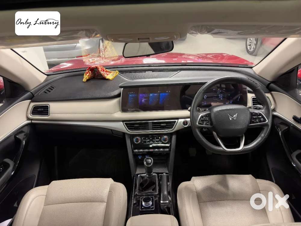 Mahindra Xuv700 2.0 Ax 7 Petrol Mt Str, 2022, Petrol