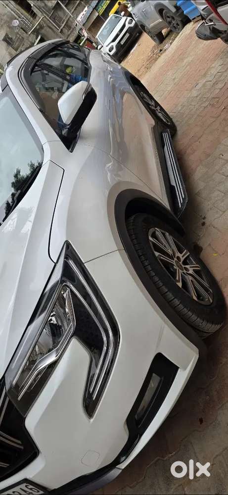 Mahindra Xuv700 Ax7 2023