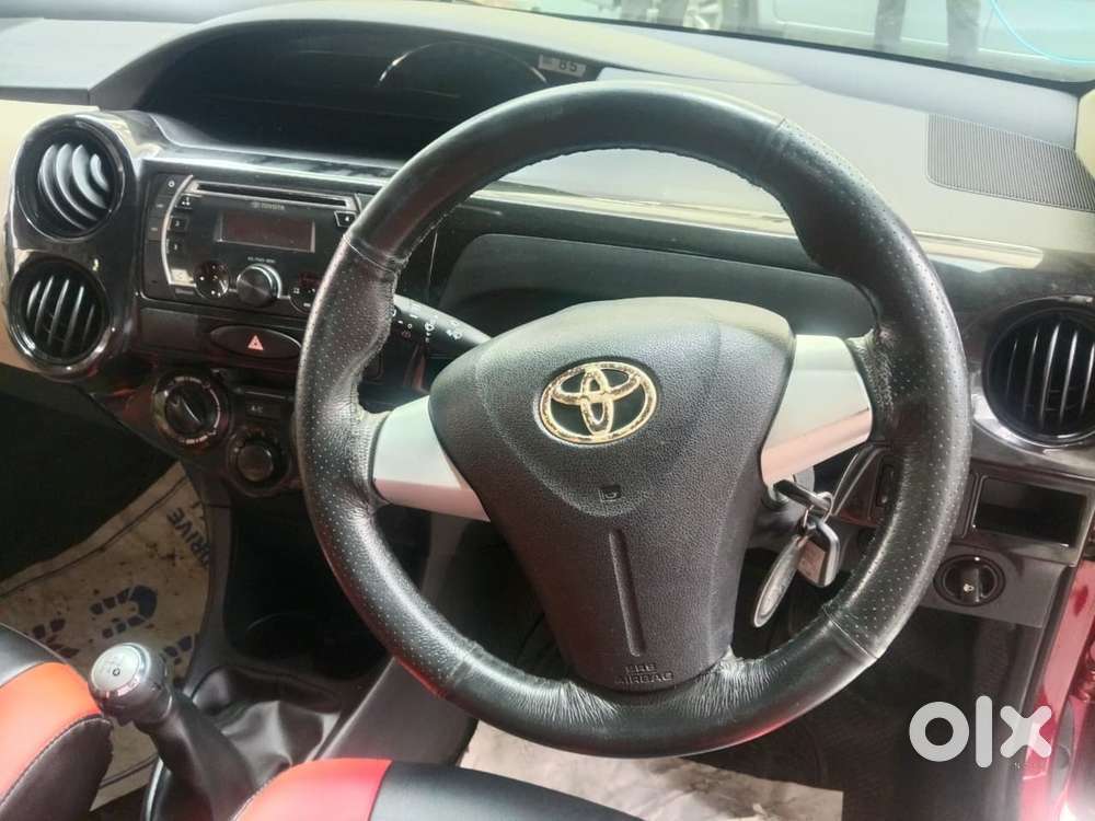 Toyota Etios Liva V Dual Tone, 2018, Petrol