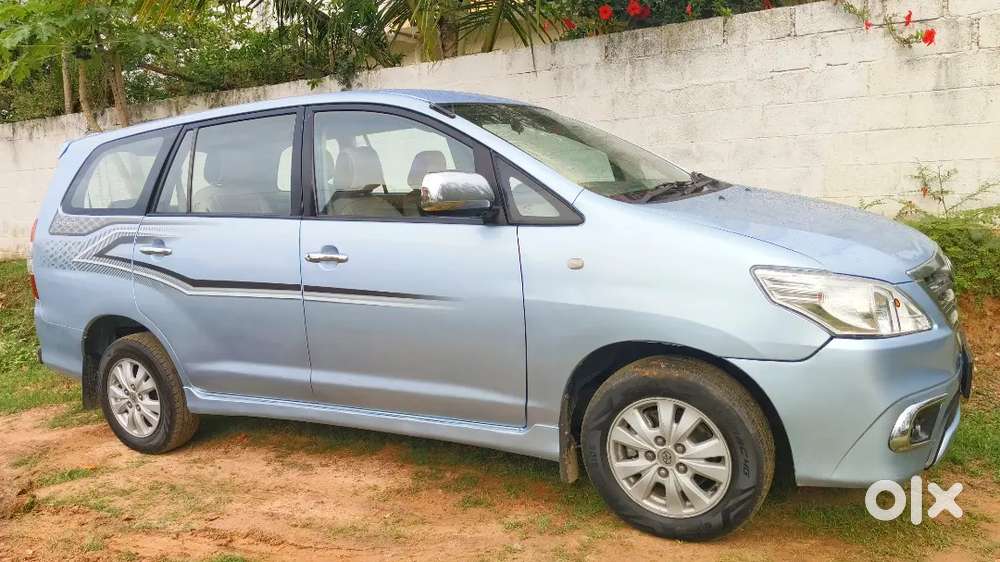 Toyota Innova 2011, 2.5 V Model