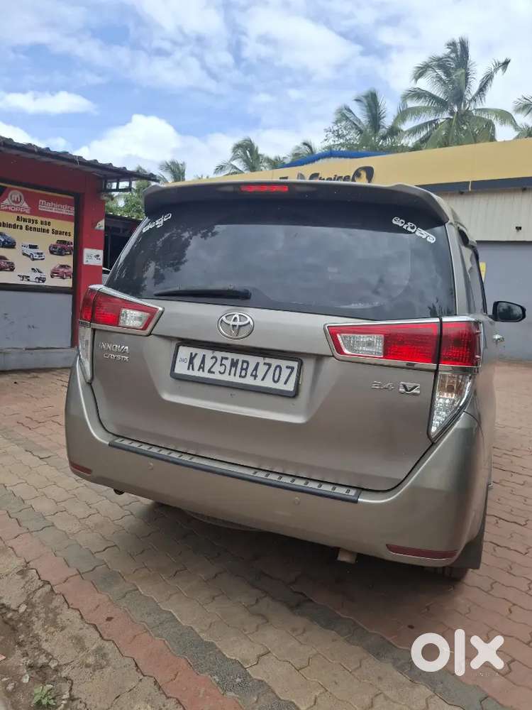 Toyota Innova Crysta 2016 Diesel Well Maintained