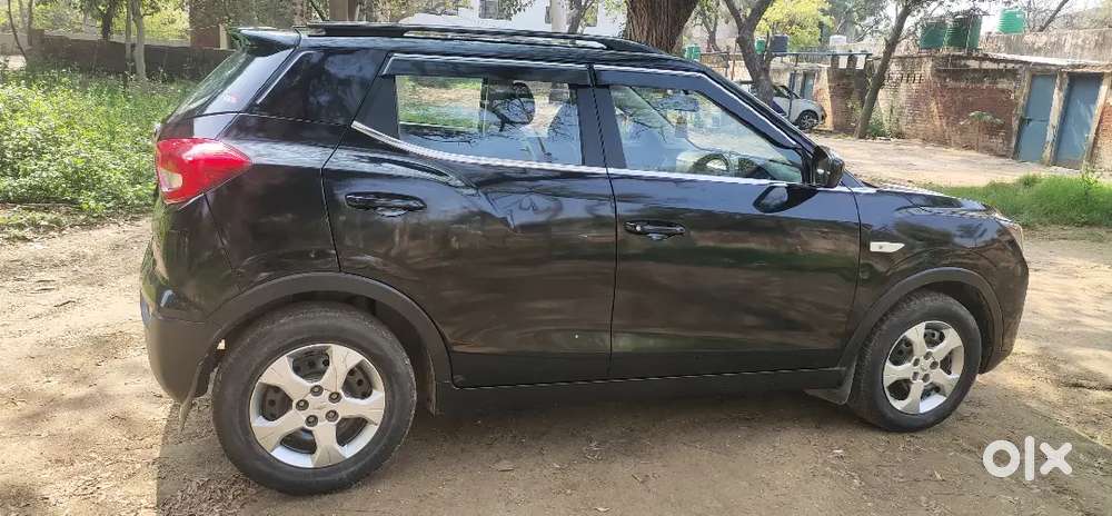 Mahindra Xuv300 W6 Petrol October 2021 Sunroof