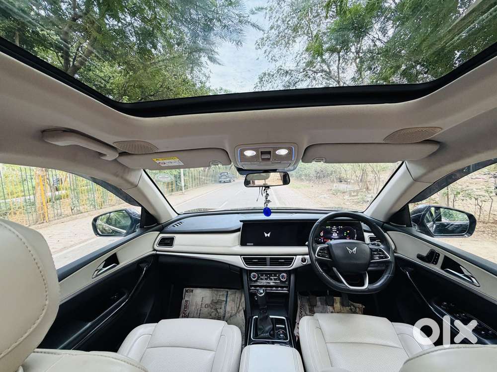 Mahindra Xuv700 2.2 Ax 7 Diesel Mt Luxury Pack Str, 2022, Diesel